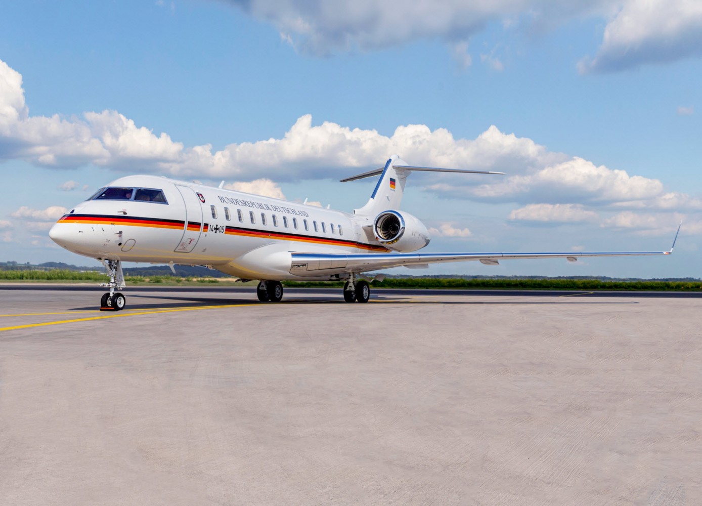 Head of State Luftwaffe Global 6000 on tarmac